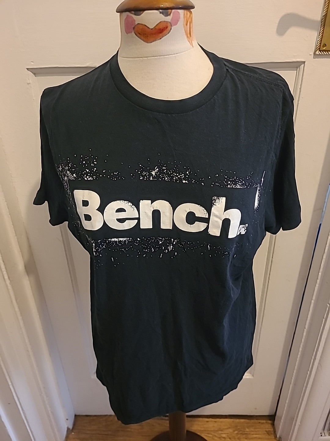 Mens Bench Size Large Black Print Tshirt