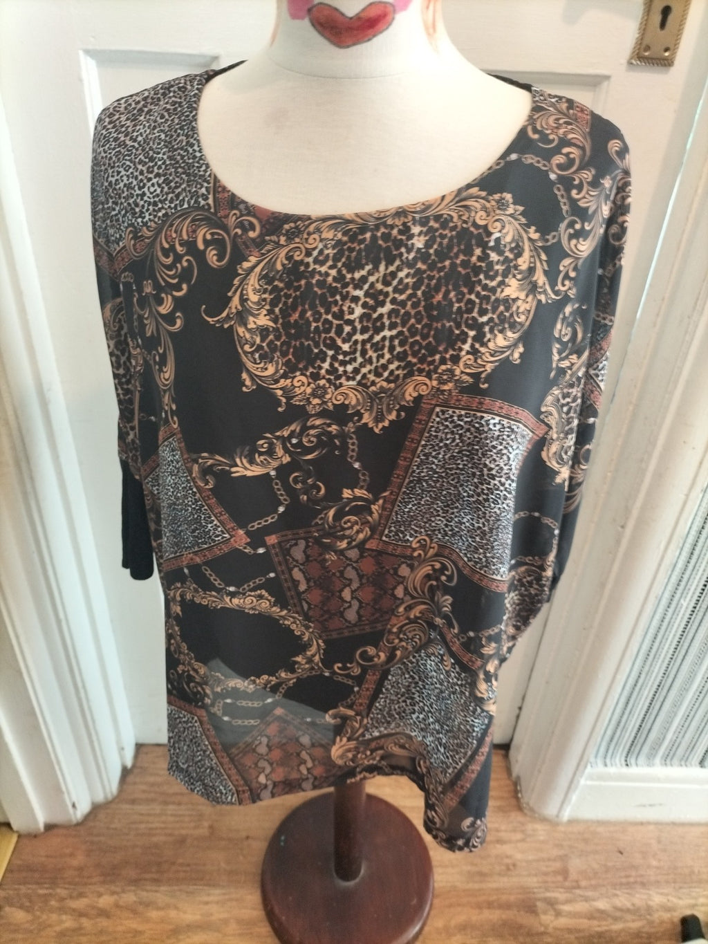 Ladies Animal Print Top Size 10 First Avenue