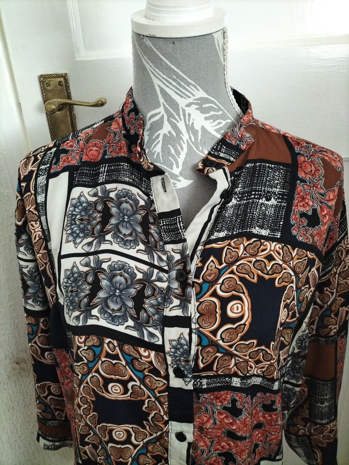 Ladies Love Over Things Size Small Black Multi Colored Long Sleeved Blouse