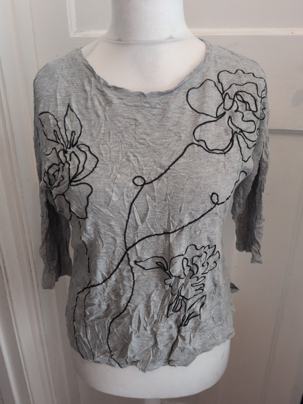 Nutmeg 10 Grey With Black Outline Floral T-shirt Blouse