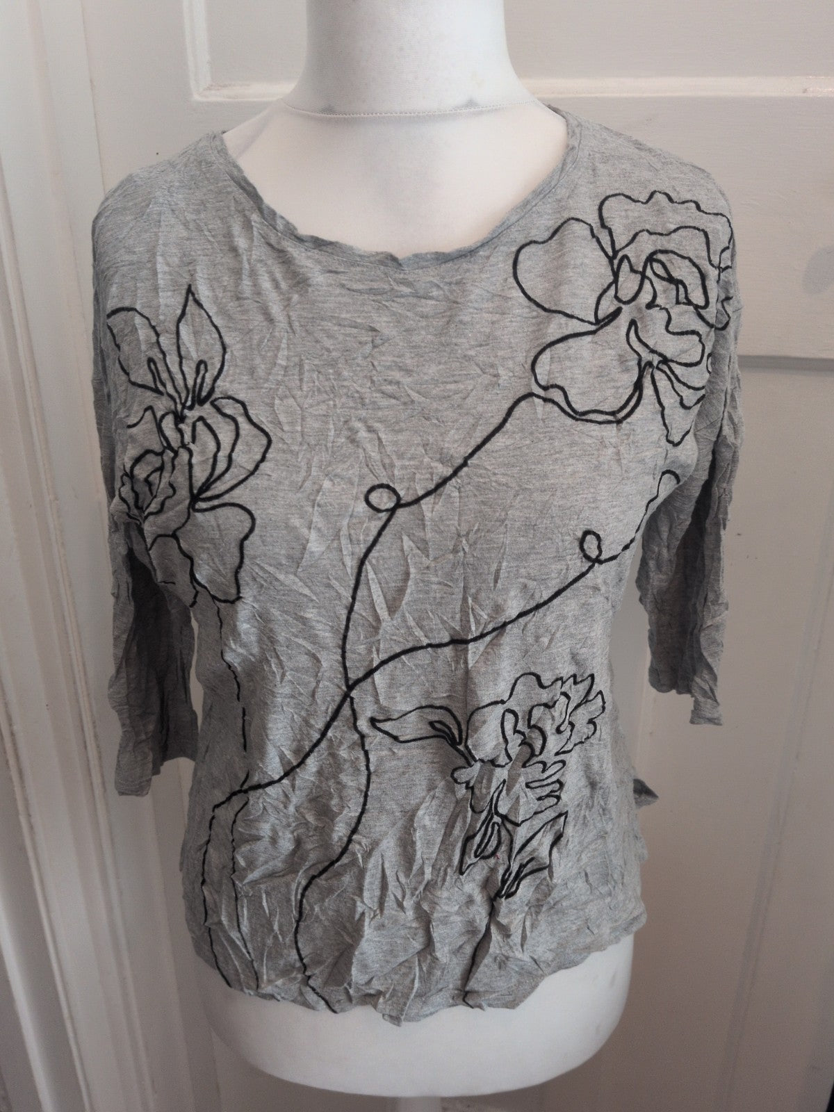 Nutmeg 10 Grey With Black Outline Floral T-shirt Blouse