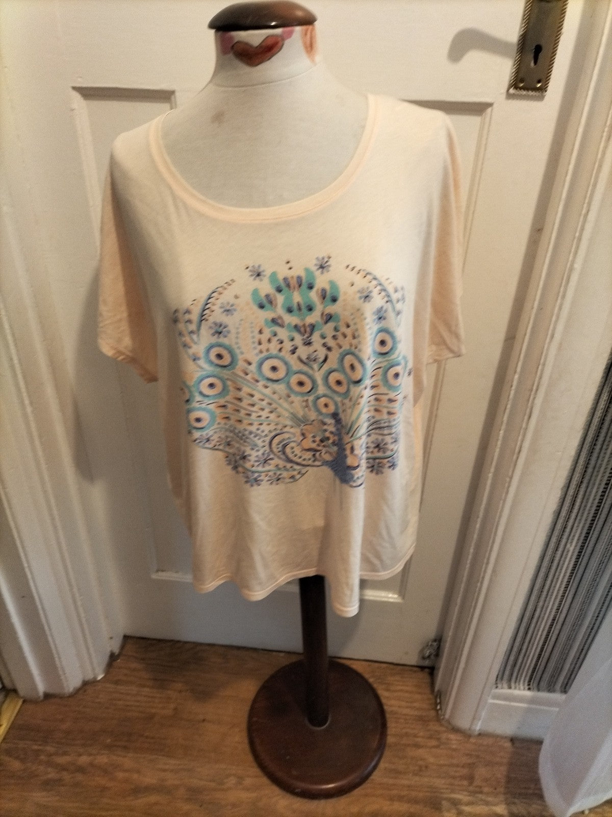 Ladies Indigo Size 20 Peacock Tshirt(slight Bobbling)