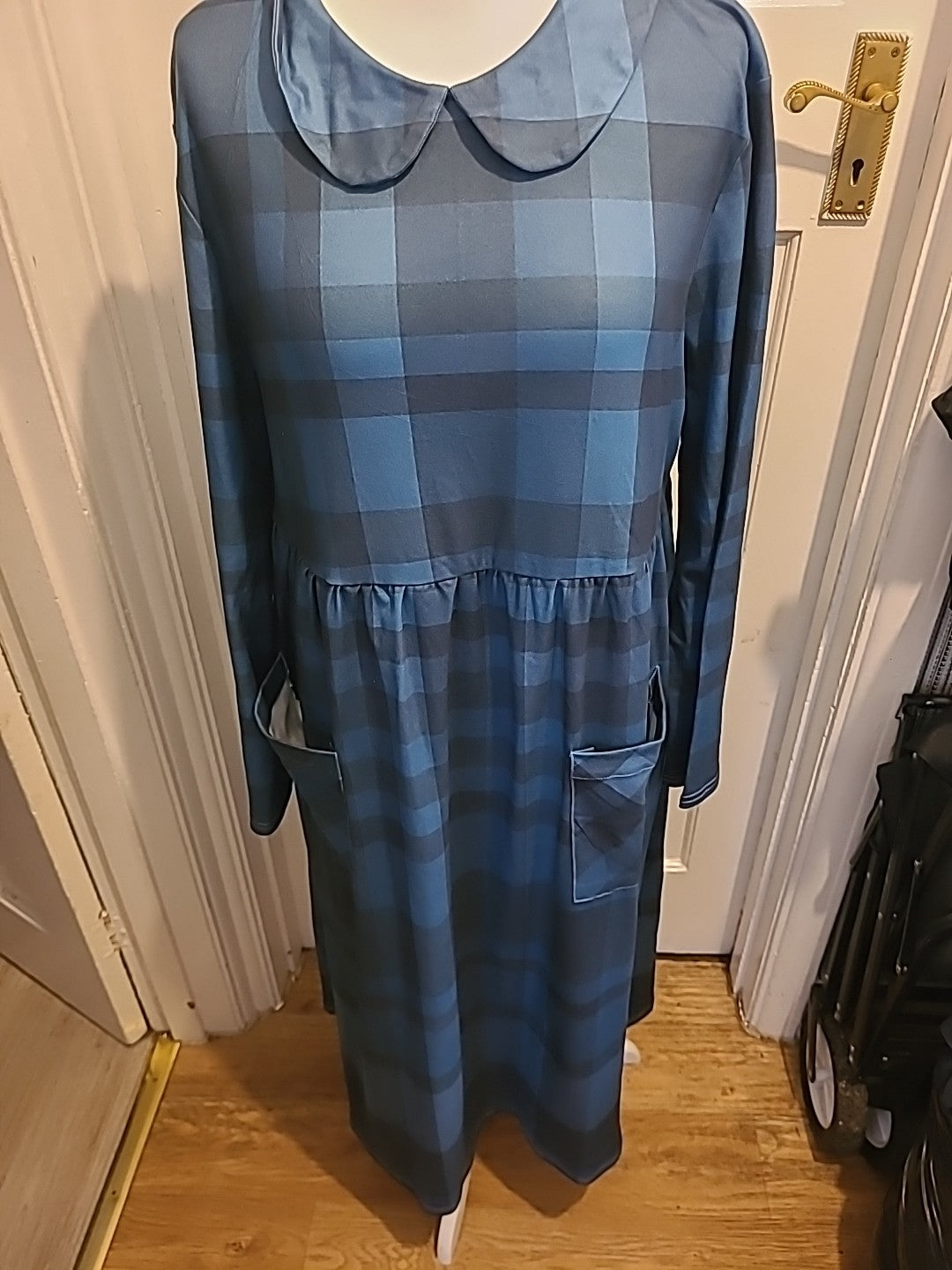 Ladies Size XL Navy Toned Long Sleeved Long Length Dress