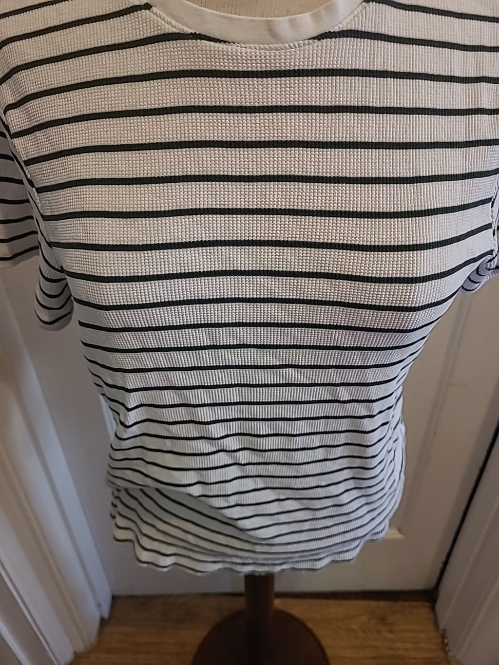 Ladies Tu Size Medium Black White Short Sleeved Sleepwear Tshirt