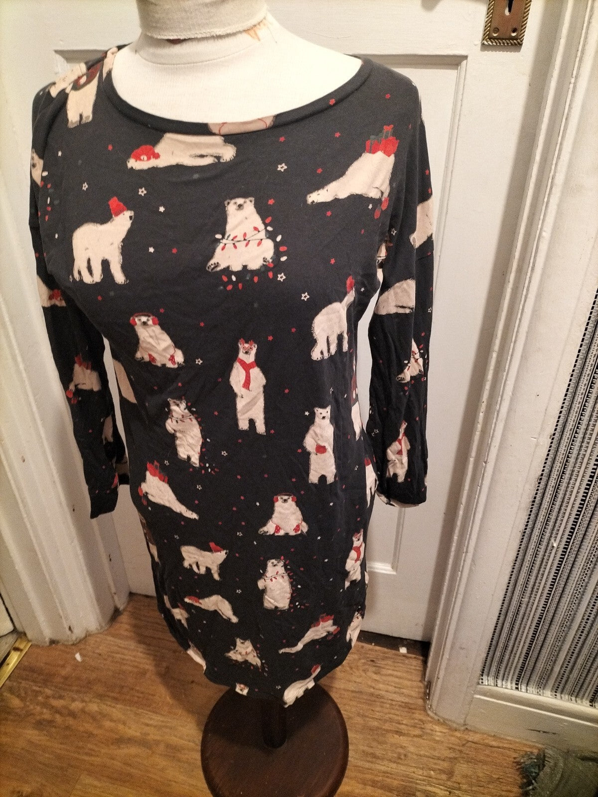 Ladies Day Dreams Size 6 Polar Bear Night Shirt