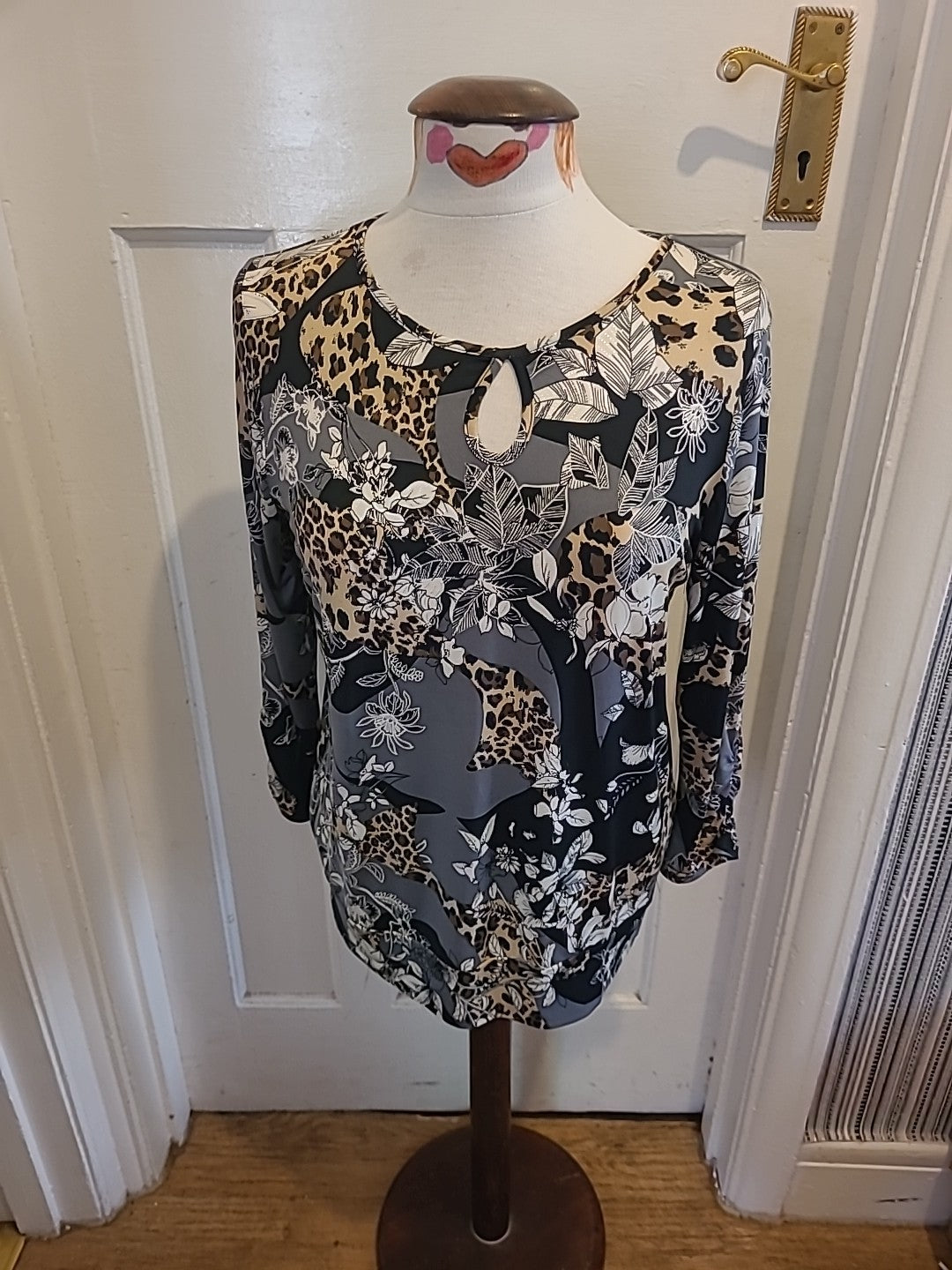 Ladies Klass Size Small Multi Floral Long Sleeved Tshirt