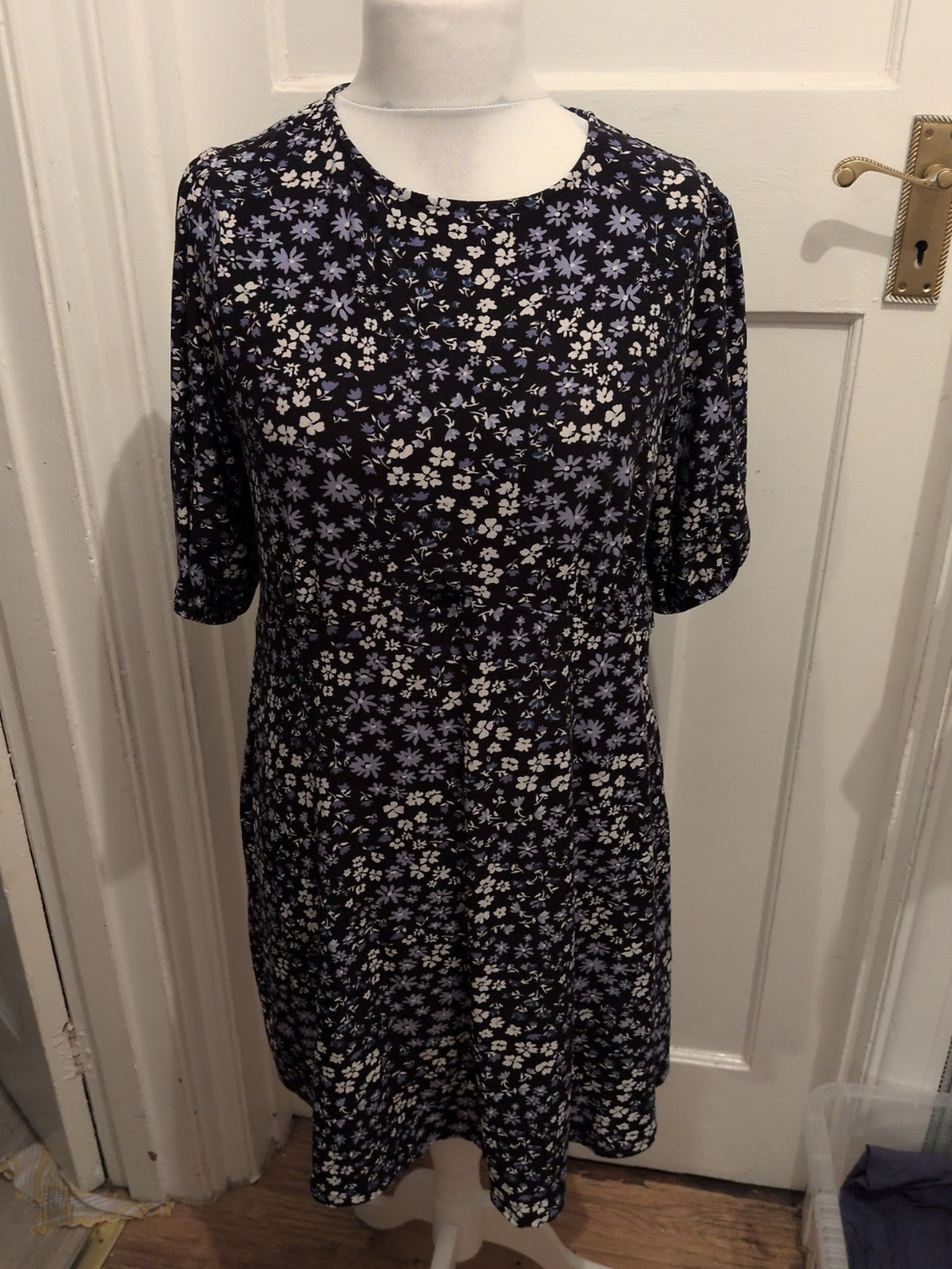 Papaya 16 White Black Purple Floral Short Sleeve Dress