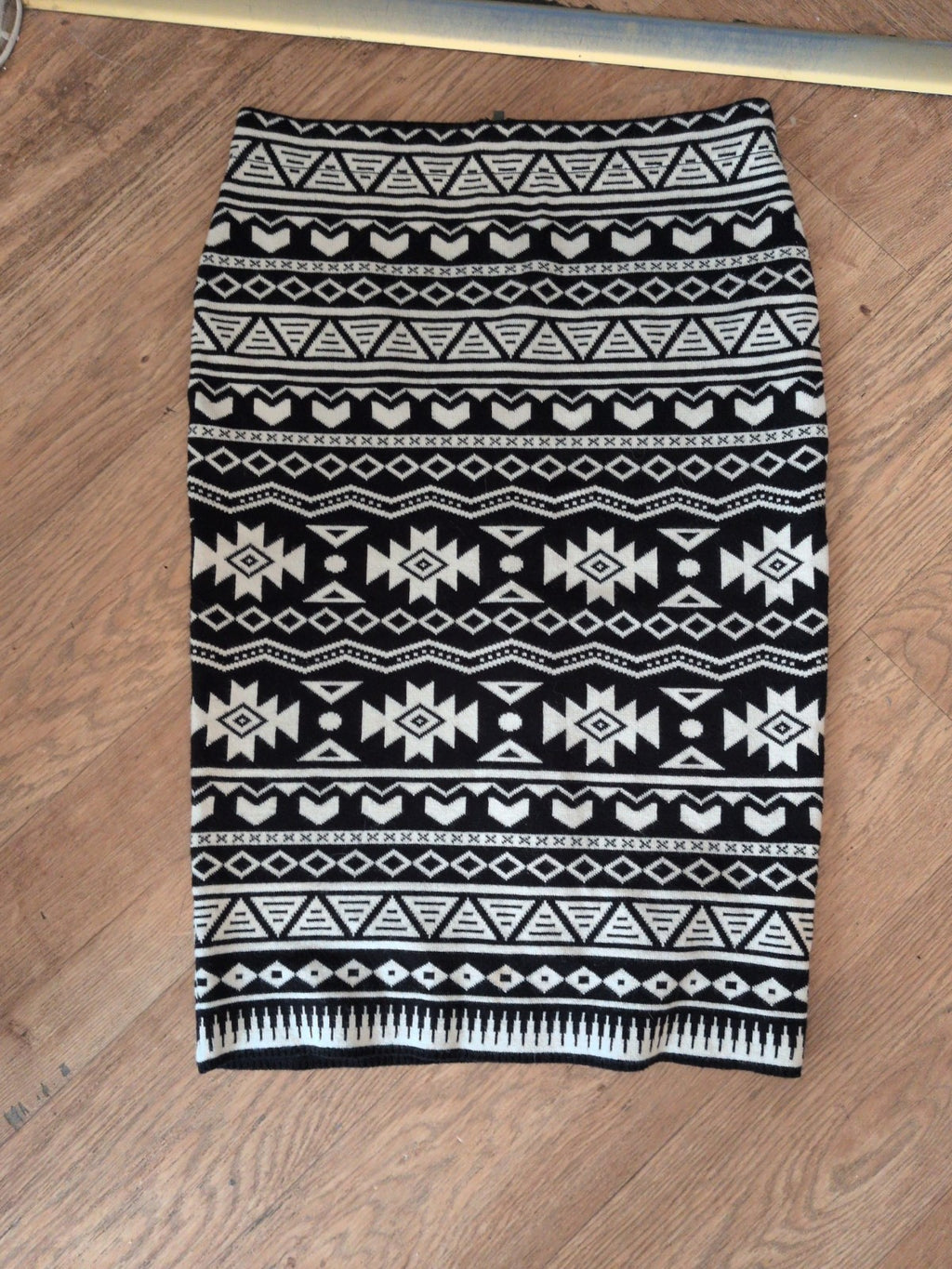 Atmosphere Primark 14 Cream And Black Aztec Midi Skirt
