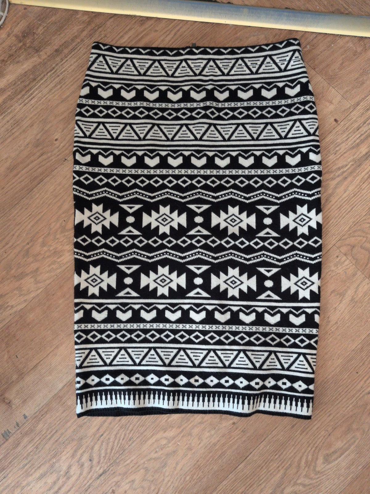 Atmosphere Primark 14 Cream And Black Aztec Midi Skirt
