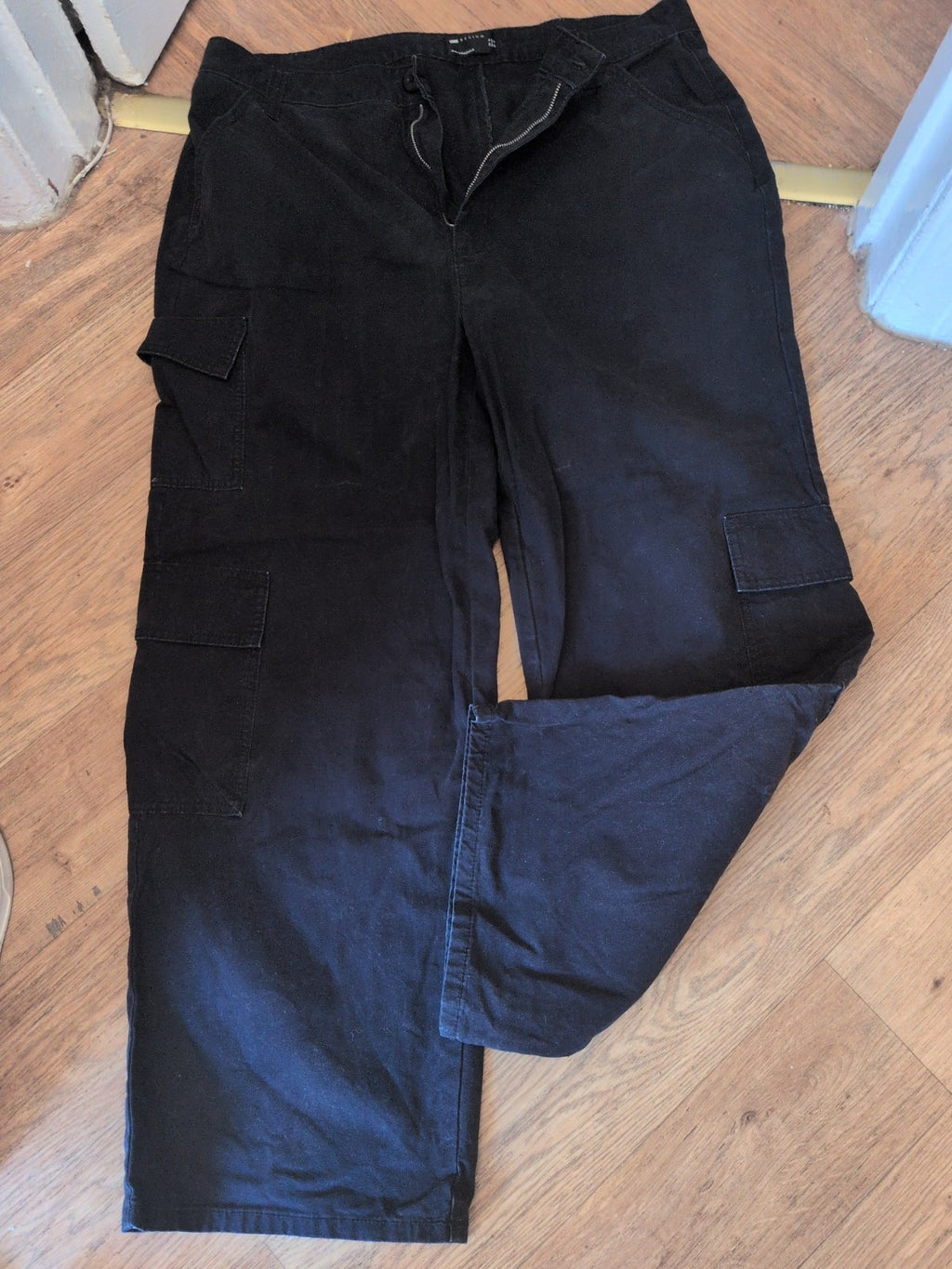 Ladies ASOS Size 16 Black Cargo Jeans