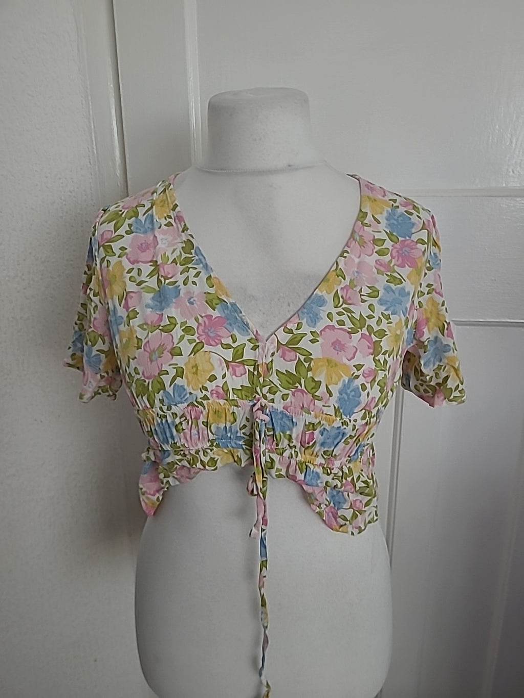 Ladies Primark Size 6 Multicoloured V Neck Tshirt
