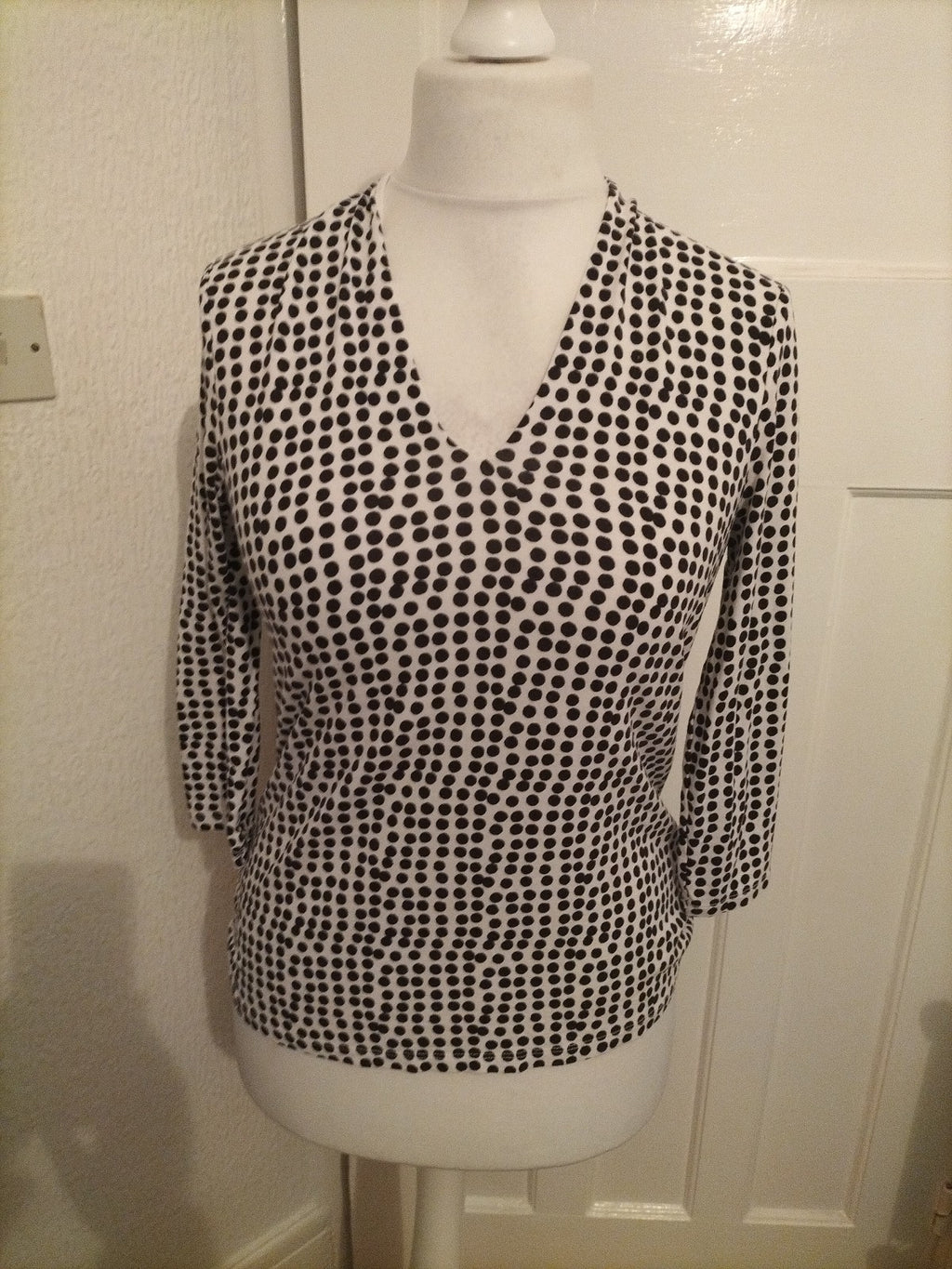 Ladies Hobbs Size Medium Spotted Long Sleeved Blouse