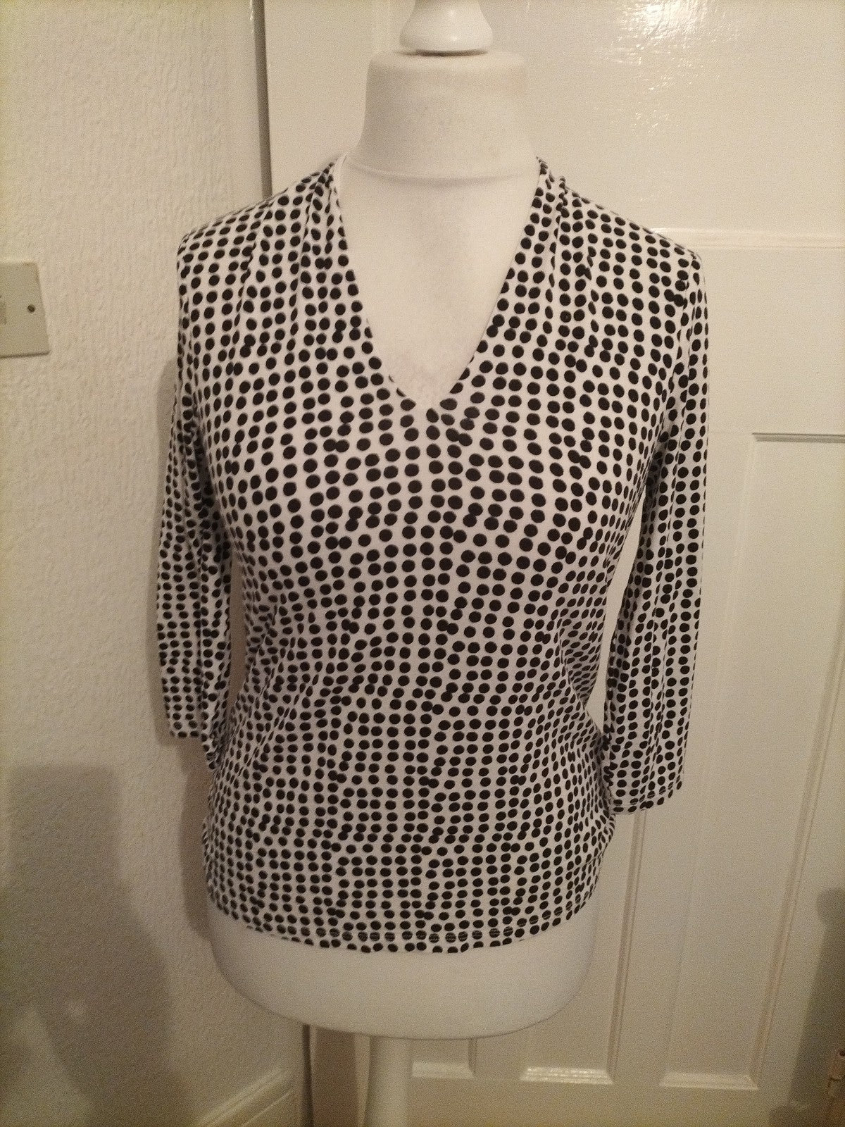 Ladies Hobbs Size Medium Spotted Long Sleeved Blouse