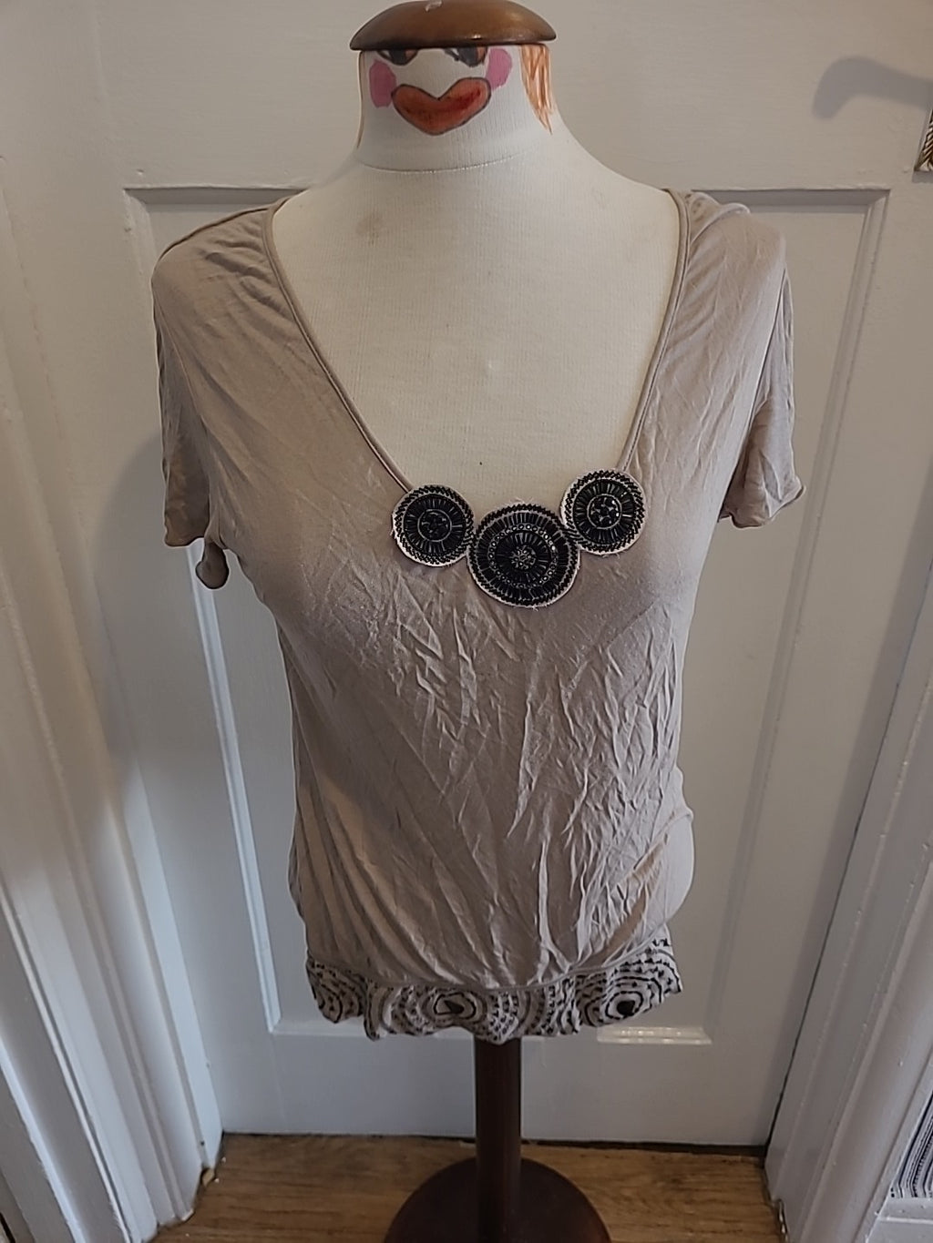 Ladies Mexx Size Large Beige Short Sleeved Tshirt