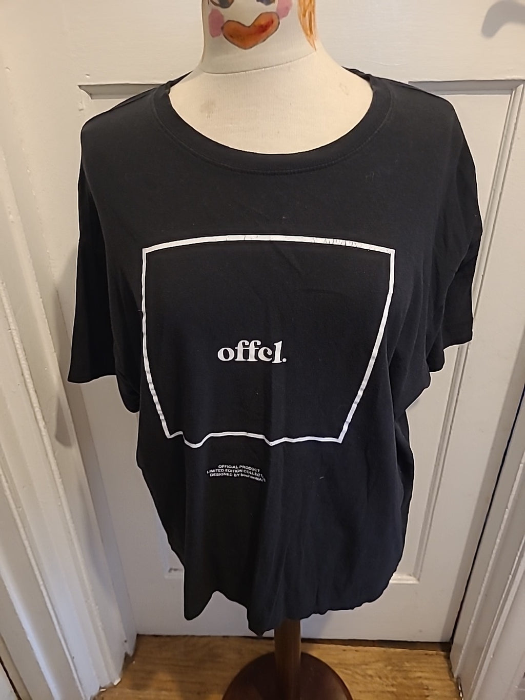 Mens Boohoo Size Medium Black "Offel" Print Tshirt