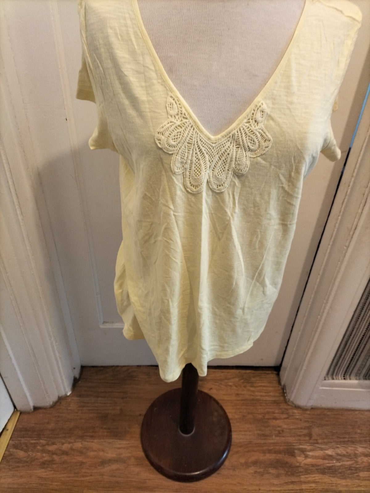Ladies Marks And Spencer Size 16 Pale Yelloe Embroidery V Neck Blouse