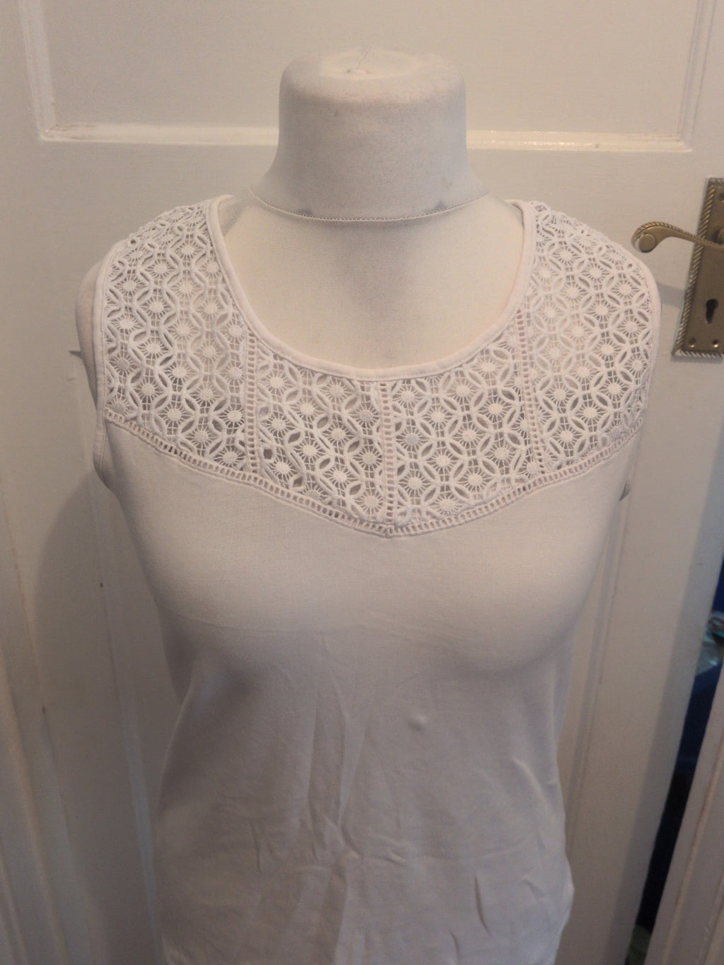 Ladies Sleeveless White Top TU Size 16 Free Delivery