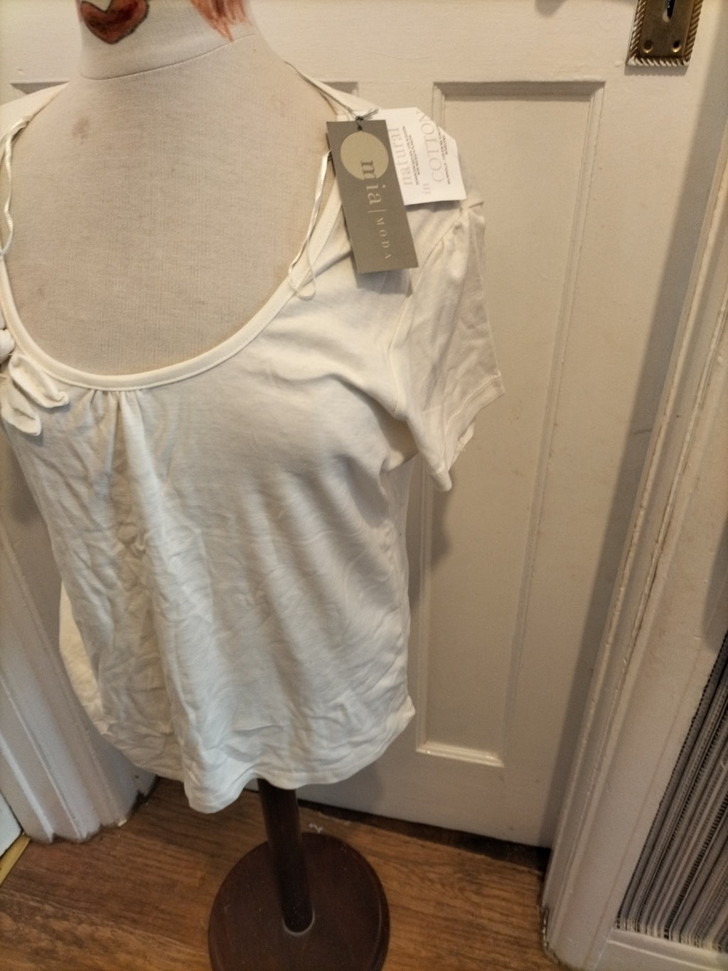 Brand New Ladies Mia Moda Size 18 Corsage Flower Scoop Ivory Tshirt