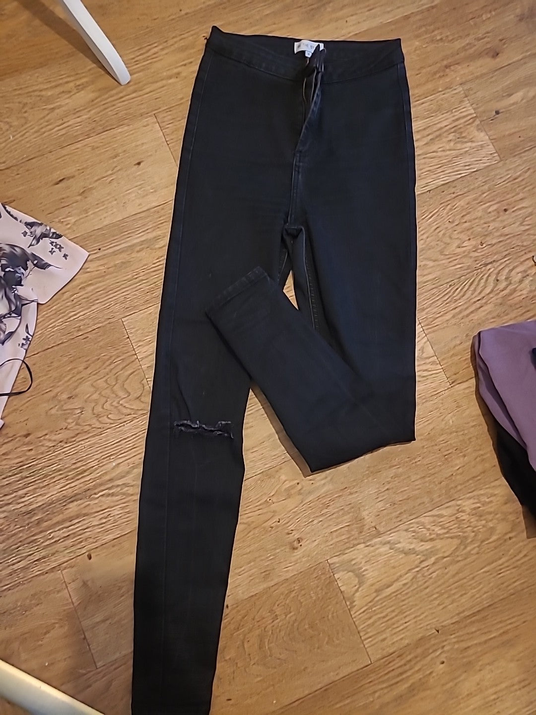 Ladies In The Style Size 8 Black Ripped Knee Jeans