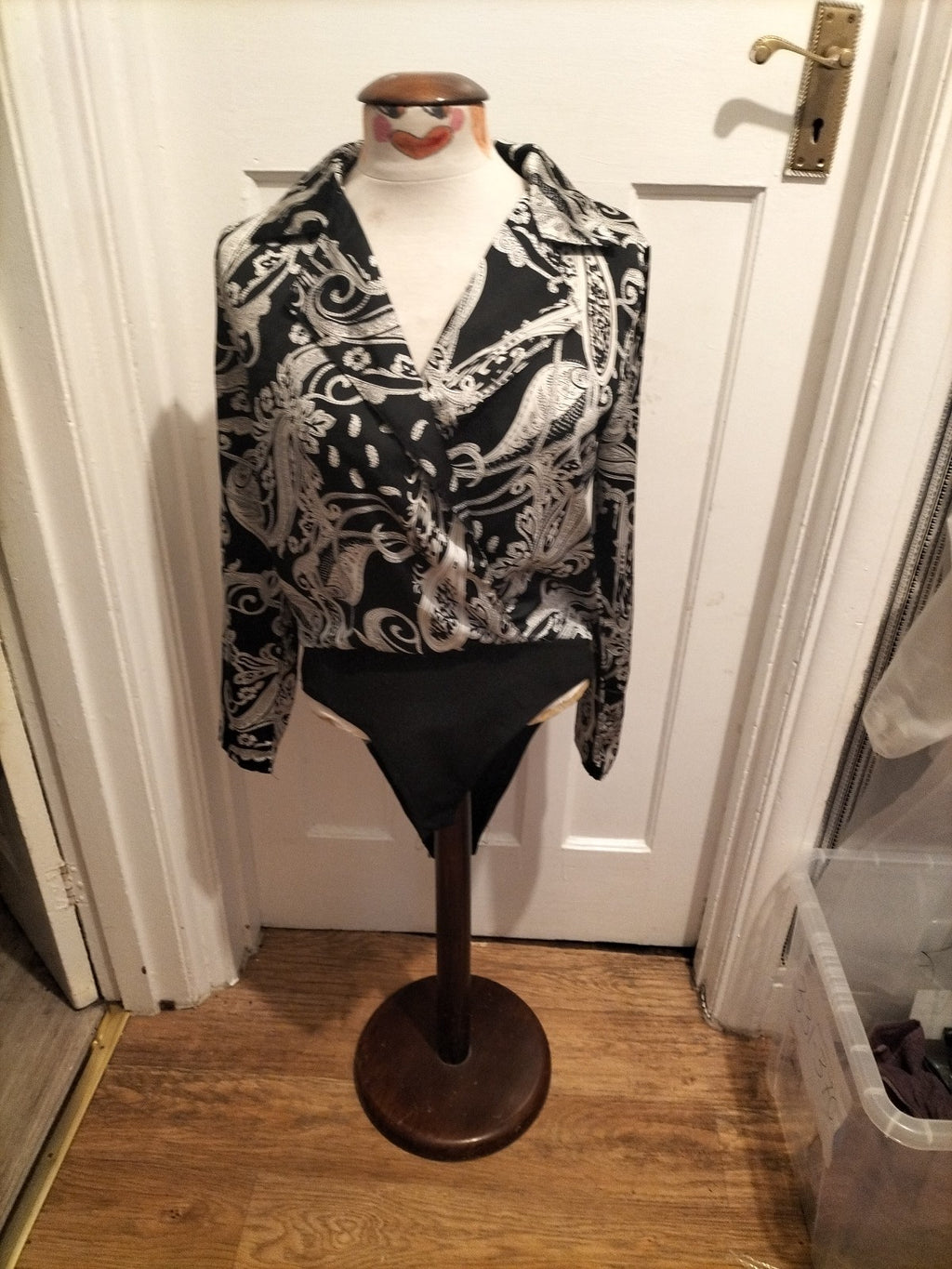 Ladies Quiz Size 10 Black/White Aztec Long Sleeved Bodysuit