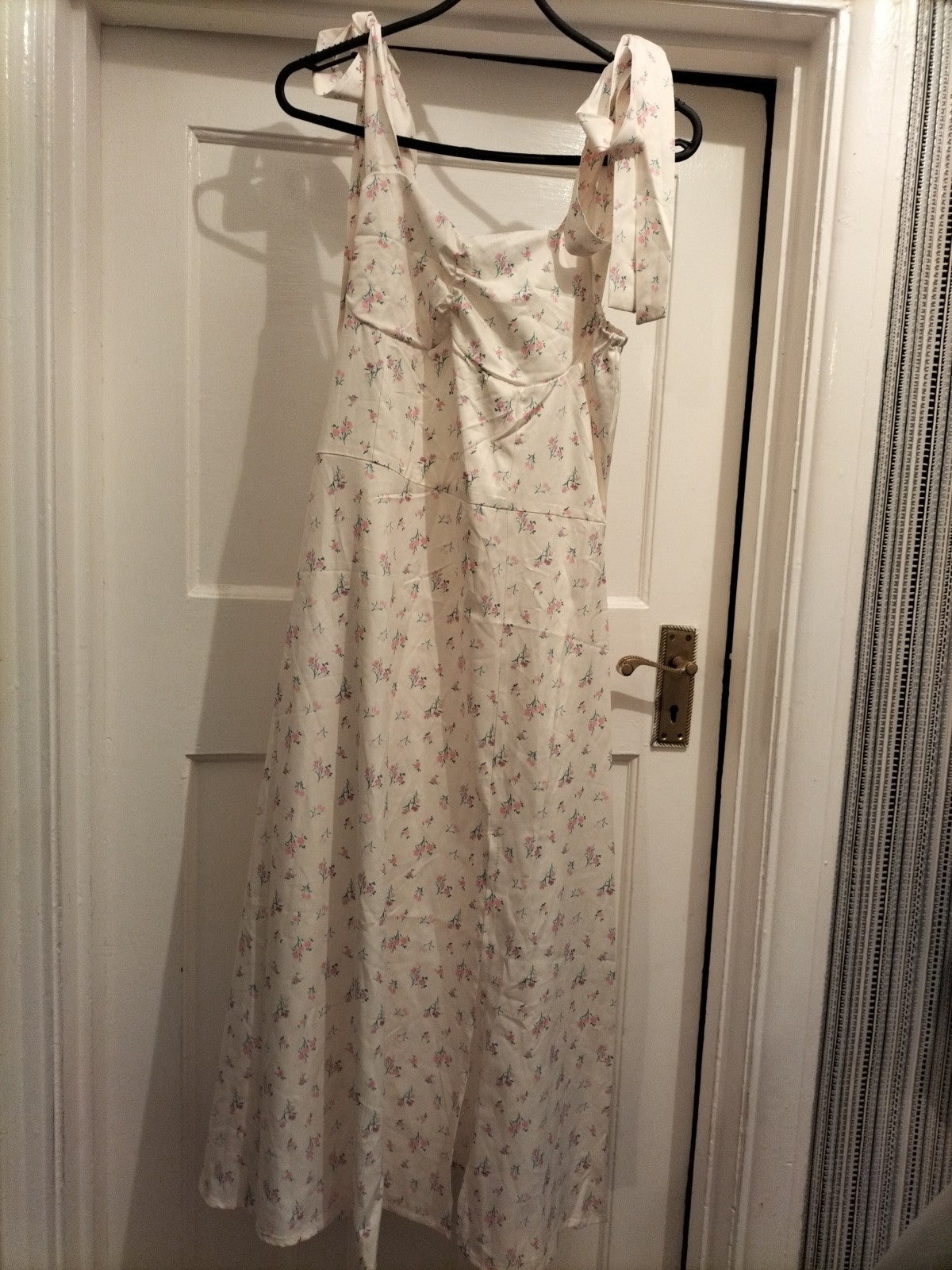 Ladies Size M/L Ivory Floral Self Tie Sleeveless Dress