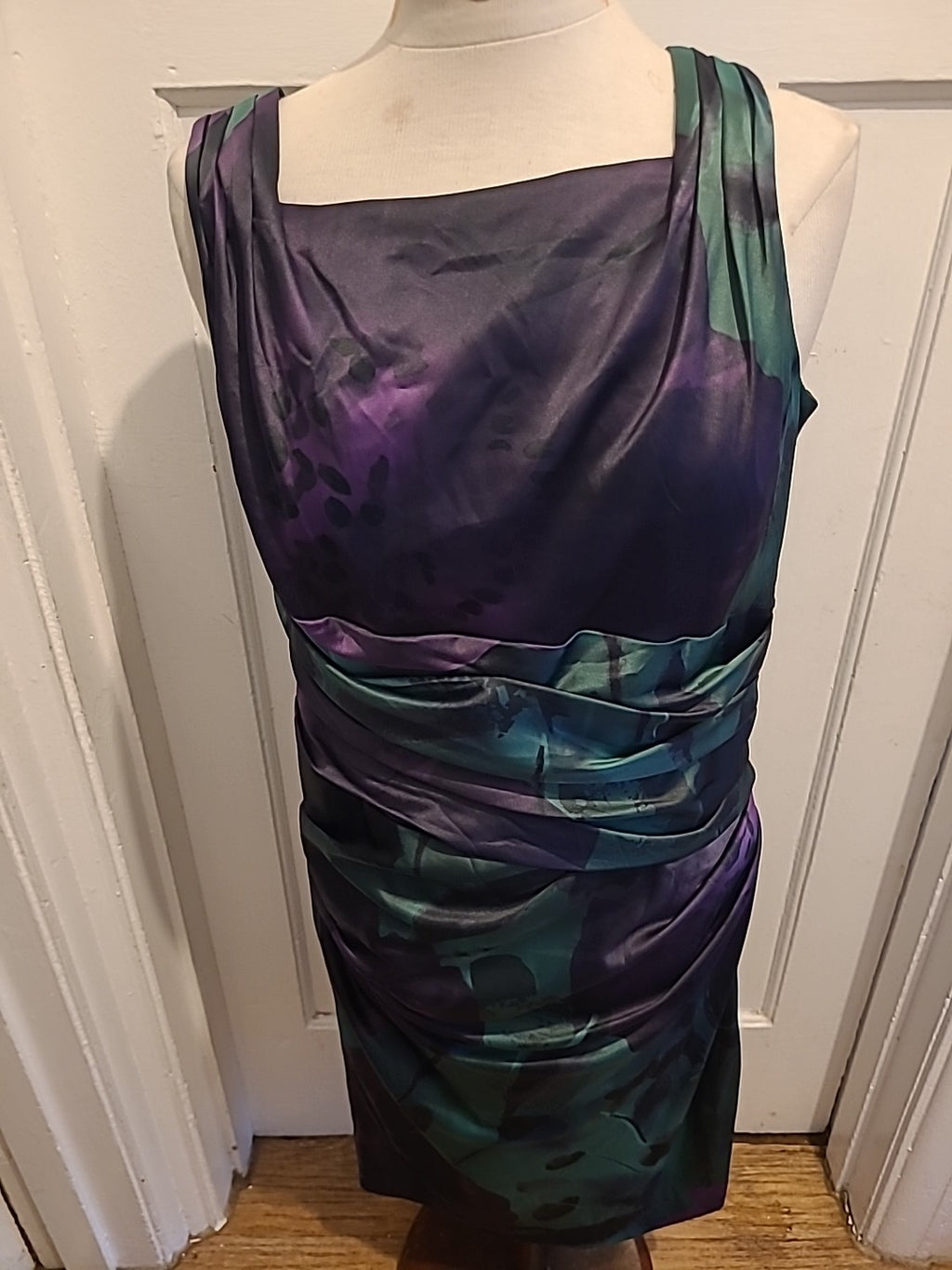 Ladies Kaliko Size 10 Purple/Green Sleeveless Silky Dress