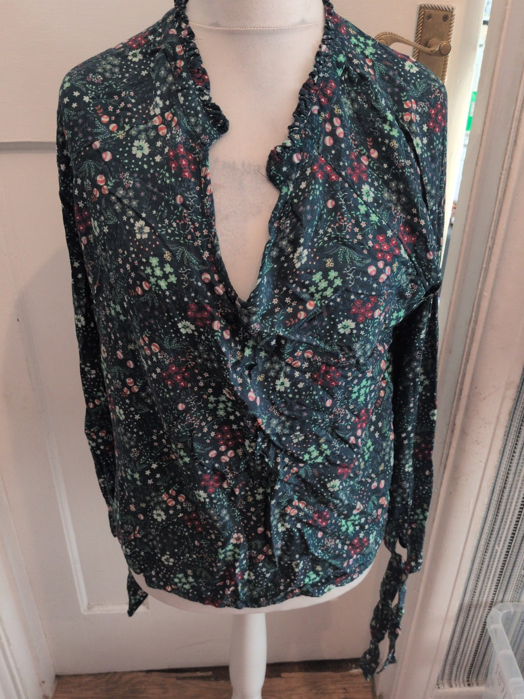 Ladies Maine New England Size 20 Navy Floral Long Sleeve Blouse