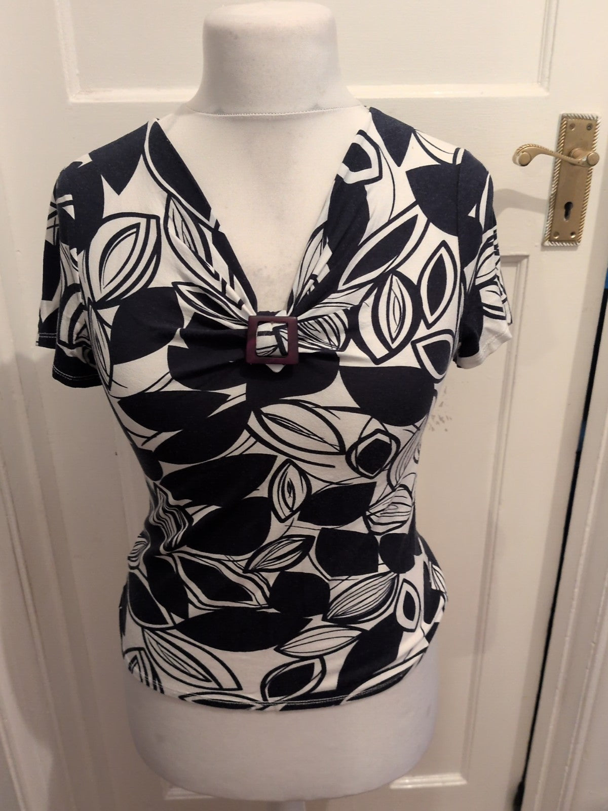Cc Small Navy And White V Neck Short Sleeve Blouse
