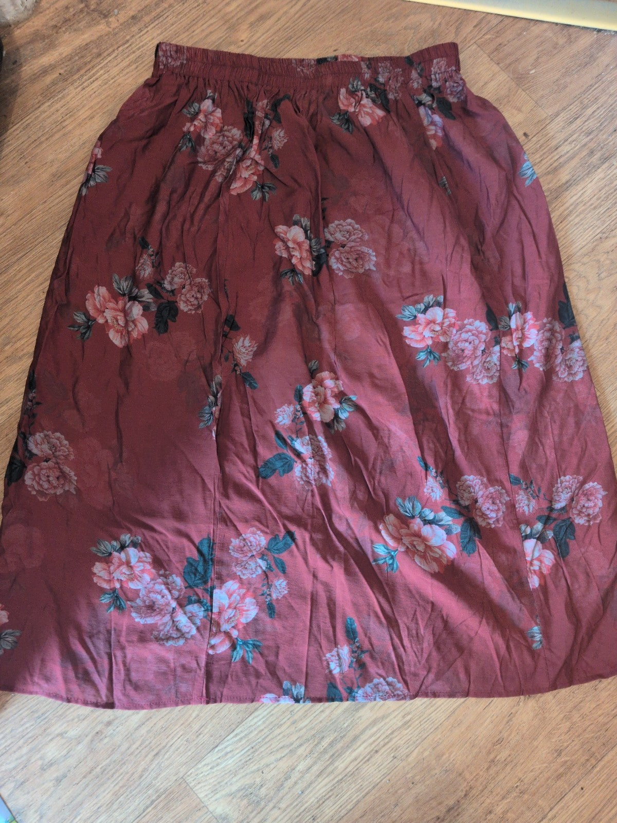 Ladies Size Large Wine Coloured Floral Elasticated Midi Flare Skirt