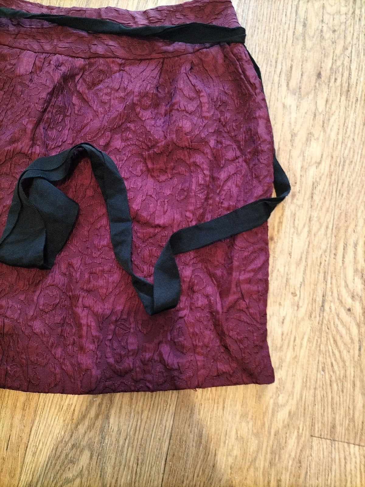 Ladies Darling Size Small Burgundy Lined Pencil Skirt