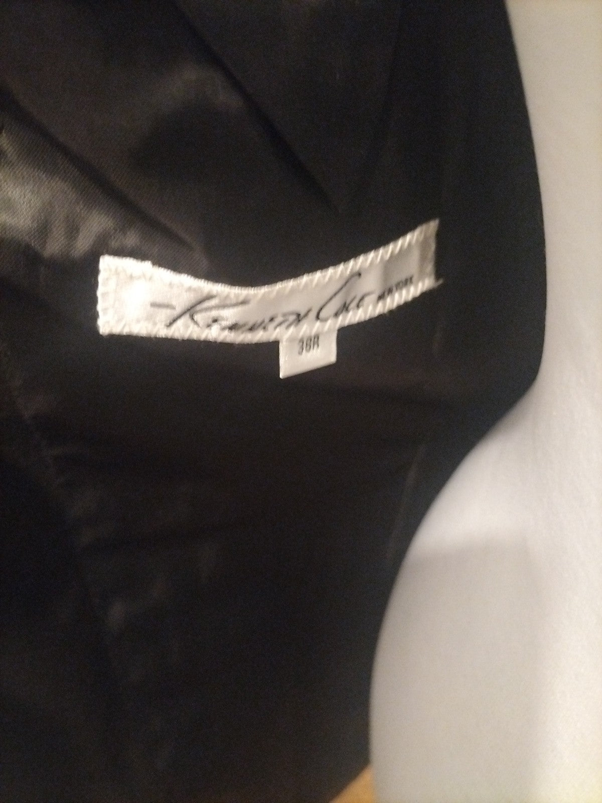 Mens Kenneth Cole Size 38R Black Padded Blazer