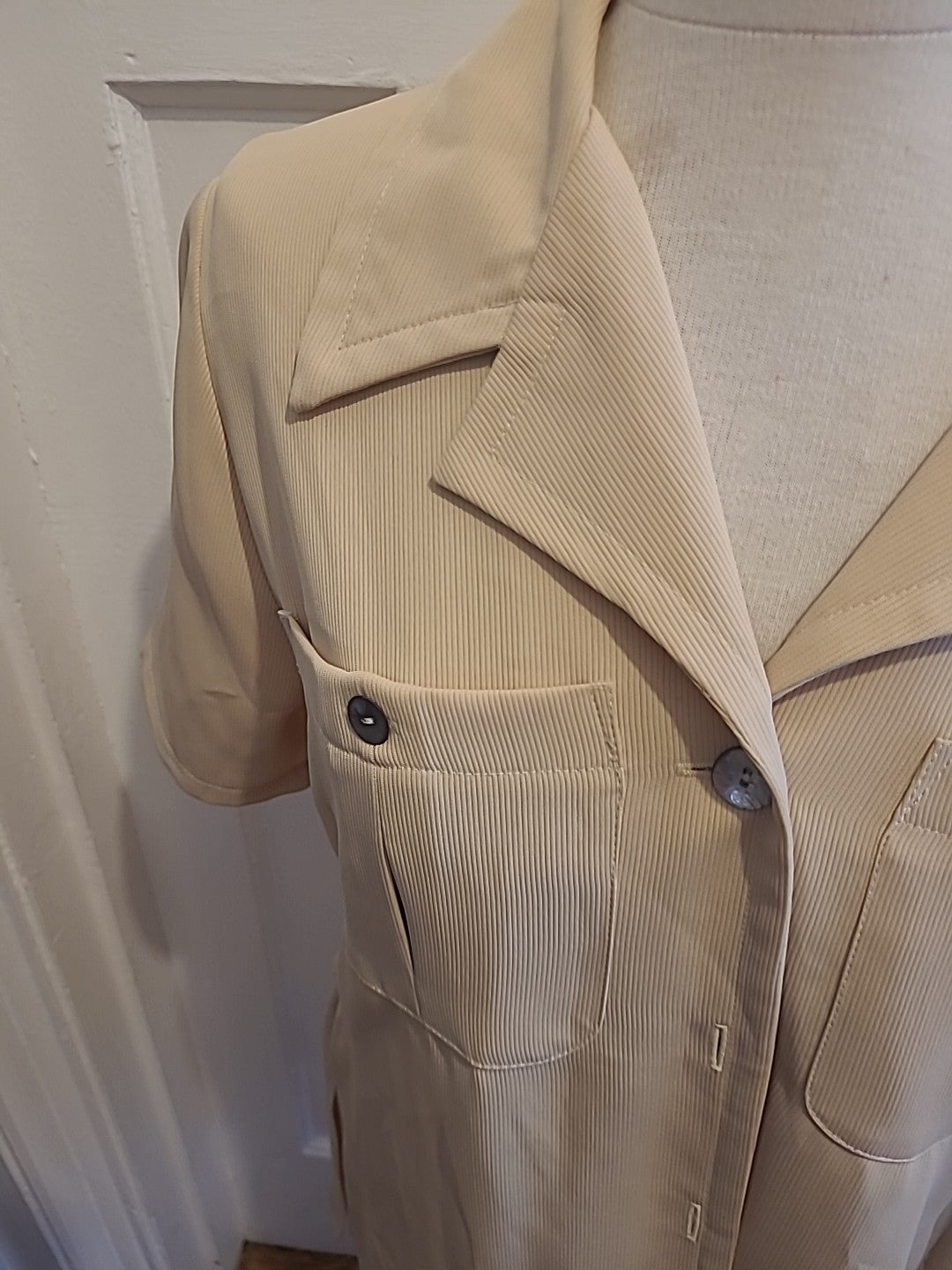 Ladies Sara Neal Size 10-12 Camel/Beige Short Sleeved Blouse