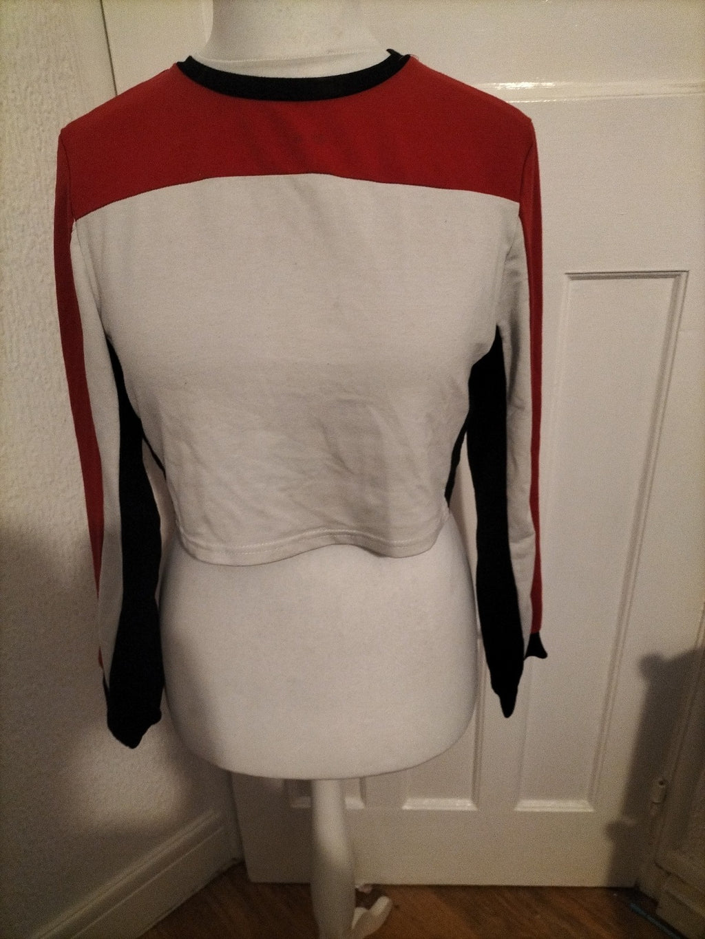 Ladies Shein Size Large Red/Black/White Crop Top