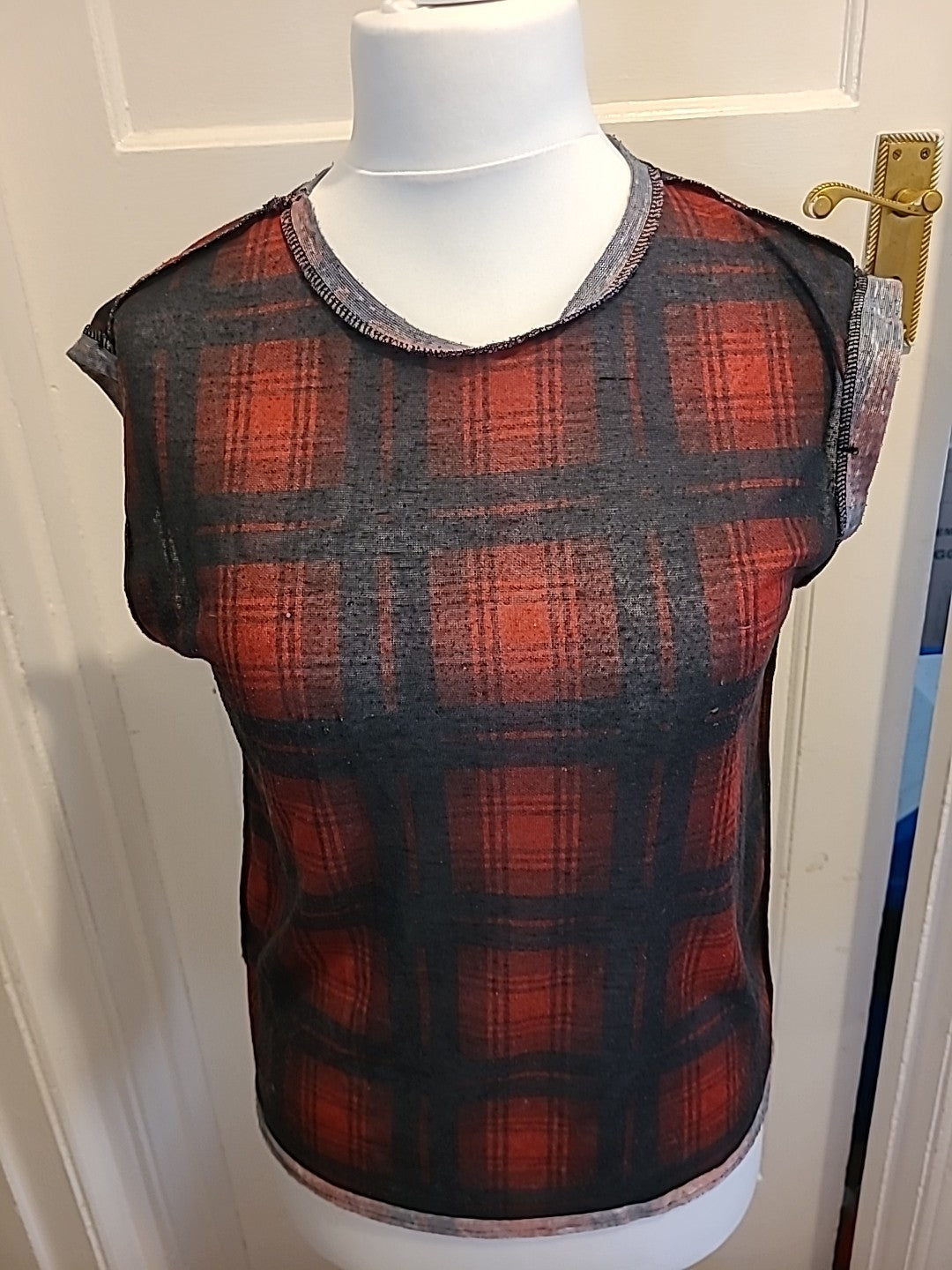 Ladies Size Small Red And Black Check Sleeveless Top