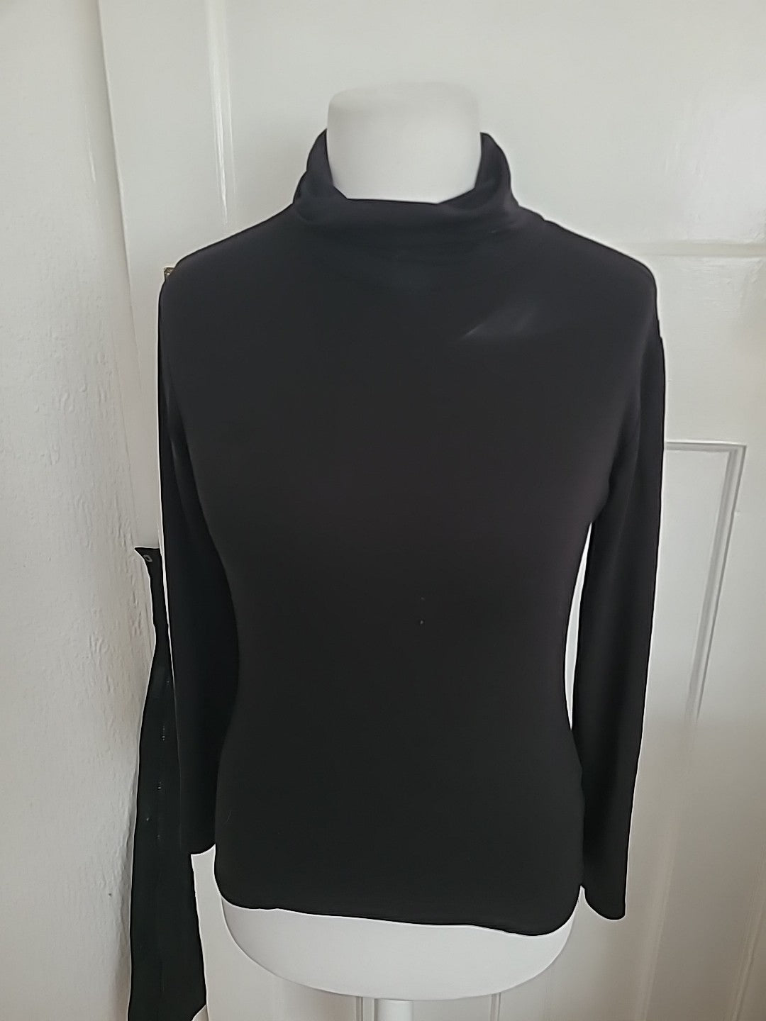 Ladies Thermo Layer Size 12-14 Black High Neck Tshirt
