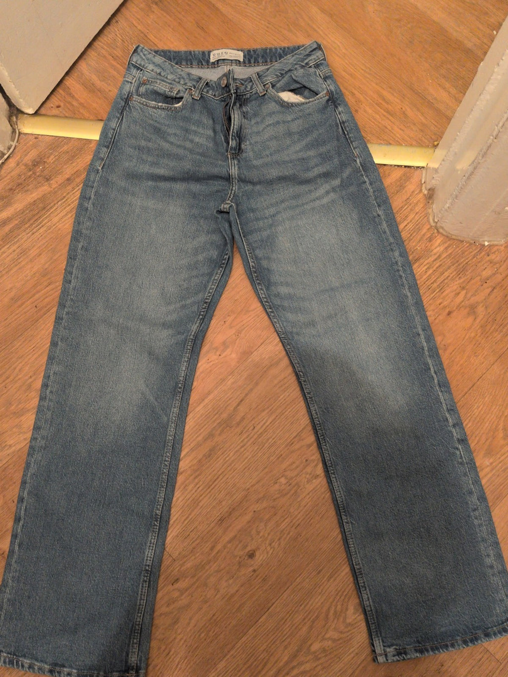 Ladies Denim&Co Size 10 Straight Blue Jeans