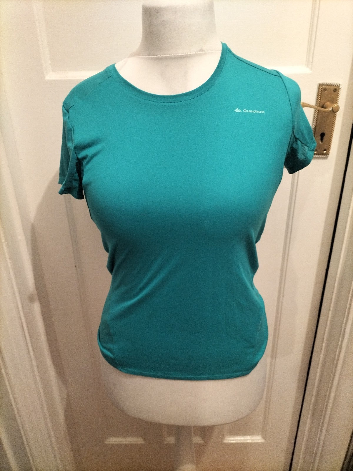 Ladies Quechua Size Small Turquoise Short Sleeved Tshirt