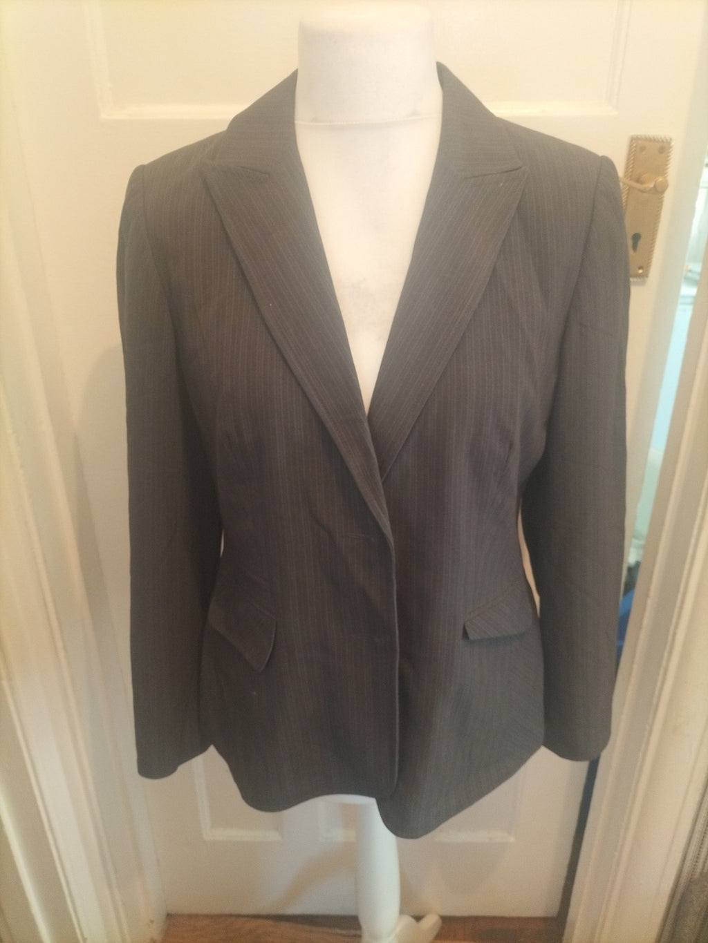 Ladies Dorothy Perkins Size 16 Pinstripe Blazer Small Mark Near Pocket