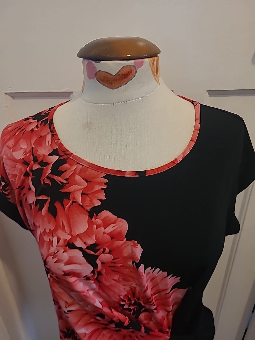Ladies Debenhams Size 14 Petite Black Hot Pink Floral Short Sleeved Blouse