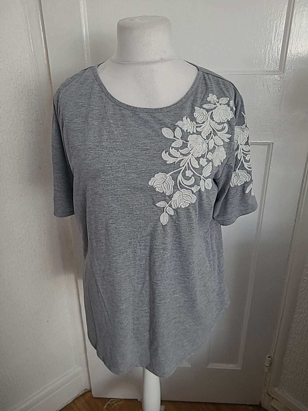Ladies George Size 20 Grey With White Floral Short Sleeved Blouse