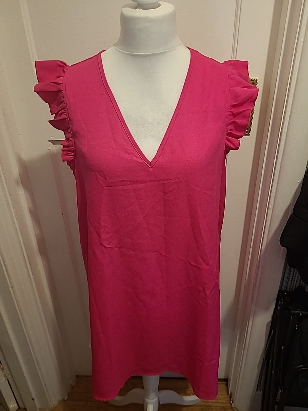 Ladies Shein Curve Size XL Hot Pink V Neck Sleeveless Dress