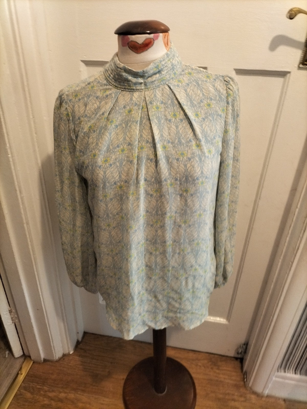 Ladies Tu Size 10 Cream/Blue/Yellow Patterned Long Sleeved Lined Blouse