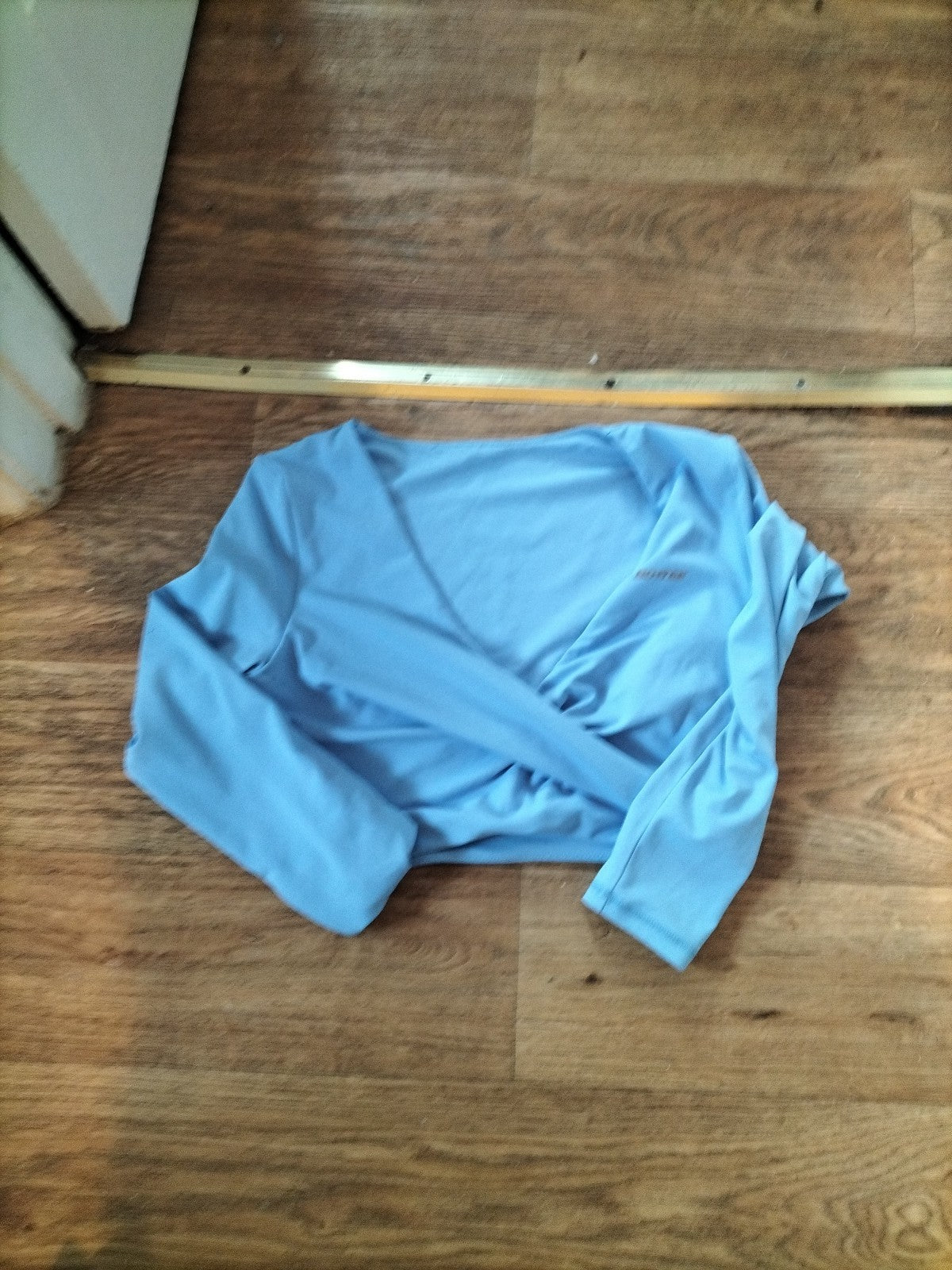 Ladies Size Medium Blue V Neck Long Sleeved Stretch Top