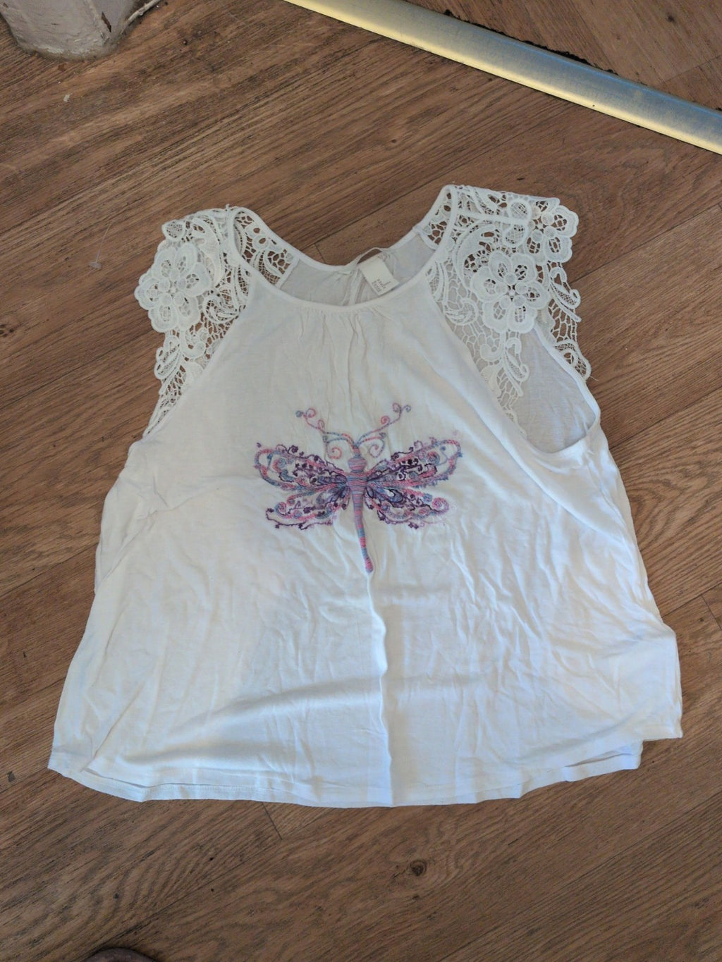 H&M Medium White Dragonfly Short Sleeve T-shirt