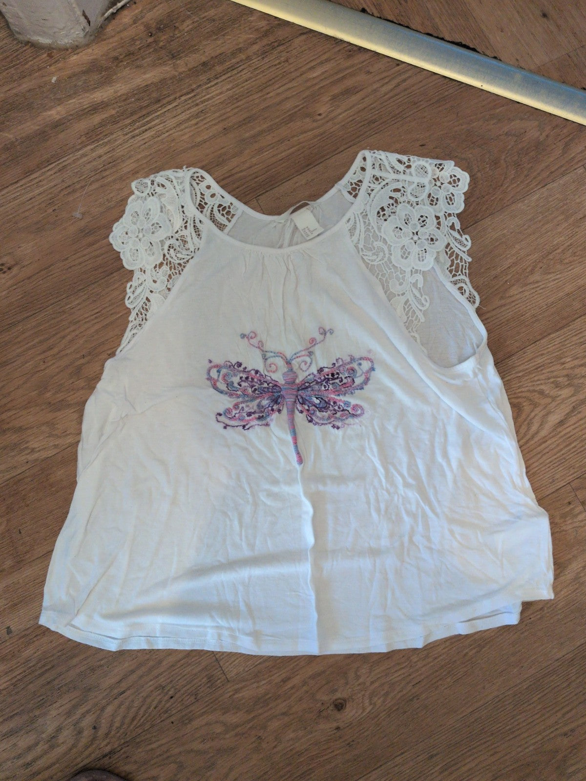 H&M Medium White Dragonfly Short Sleeve T-shirt