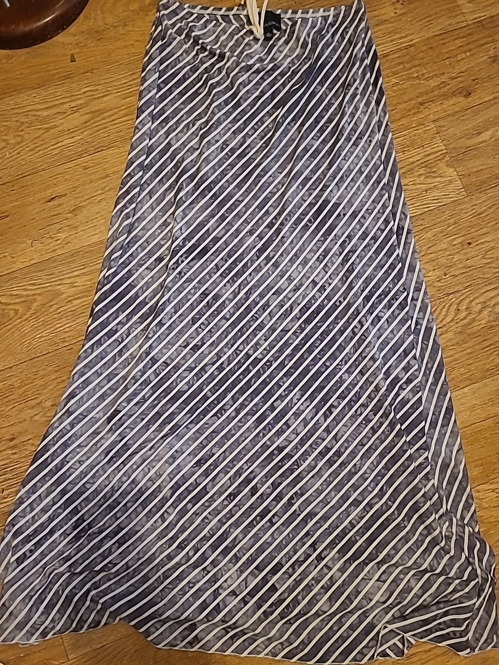 Ladies Cynthia Rowley Size XL Grey And White Elasticated Long Length Skirt