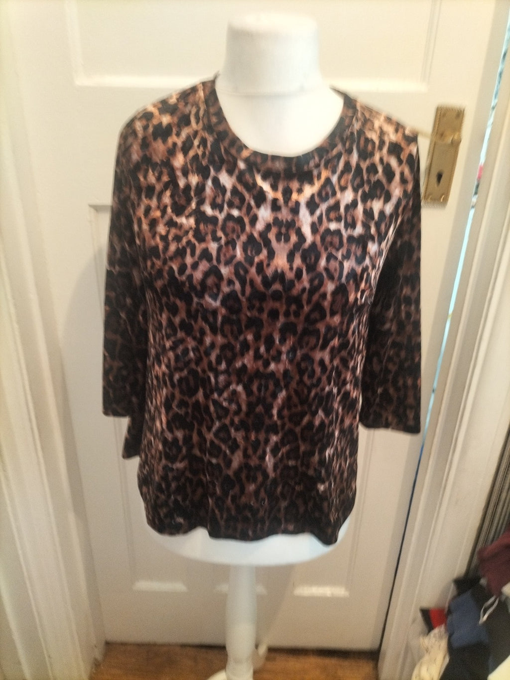 Ladies Anna Rose Size Small Leopard Print Long Sleeve Blouse