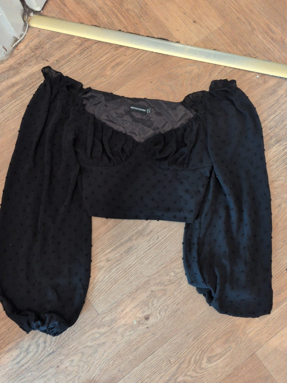 Prettylittlething 10 Black Long Sleeve Crop Top