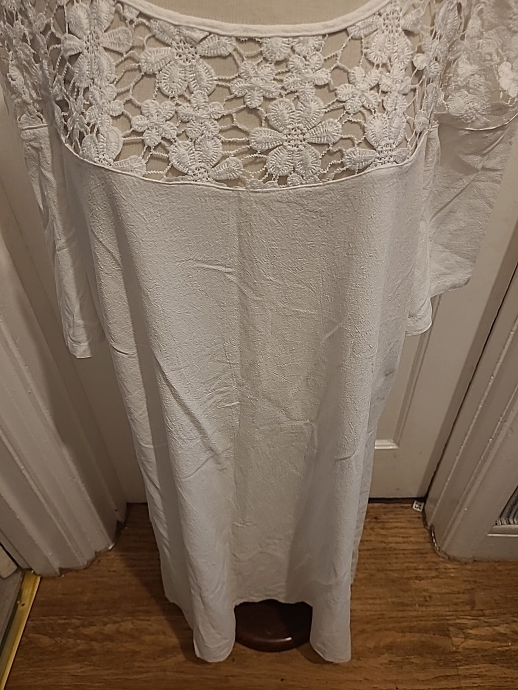 Ladies Size 4XL White Floral Lace Short Sleeved Dress
