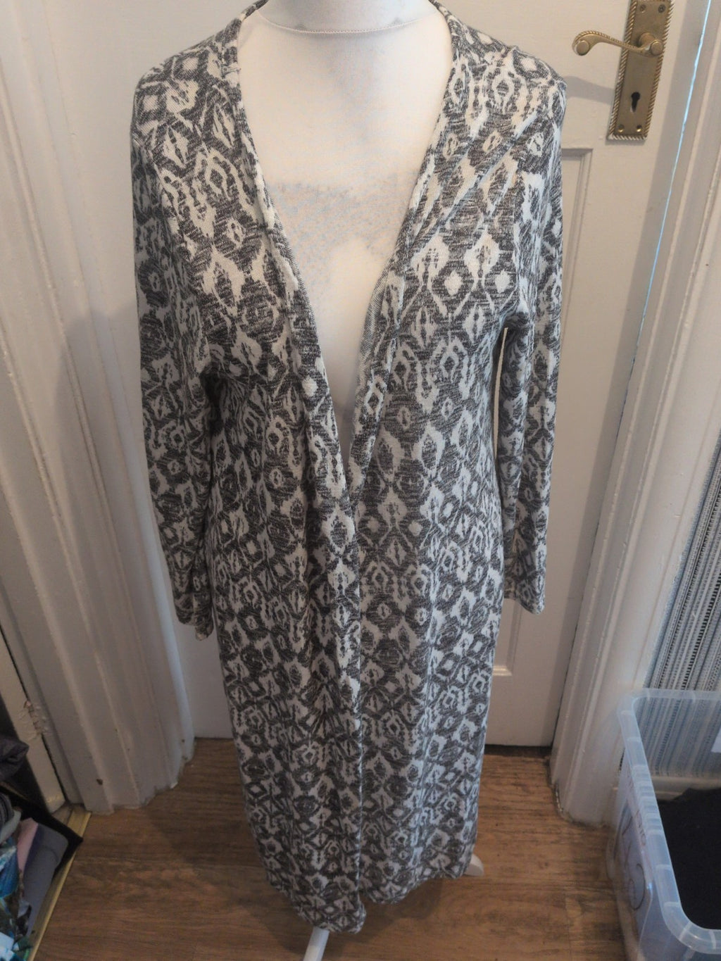 Primark 20 Charcoal Grey And White Long Sleeve Long Length Cardigan